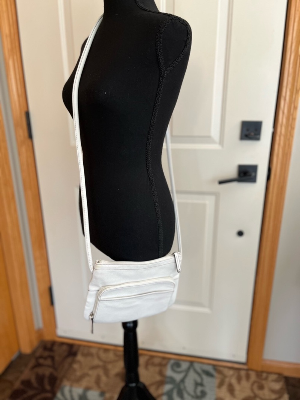 Tignanello pebbled leather crossbody shoulder off white leather purse. - Picture 4 of 16